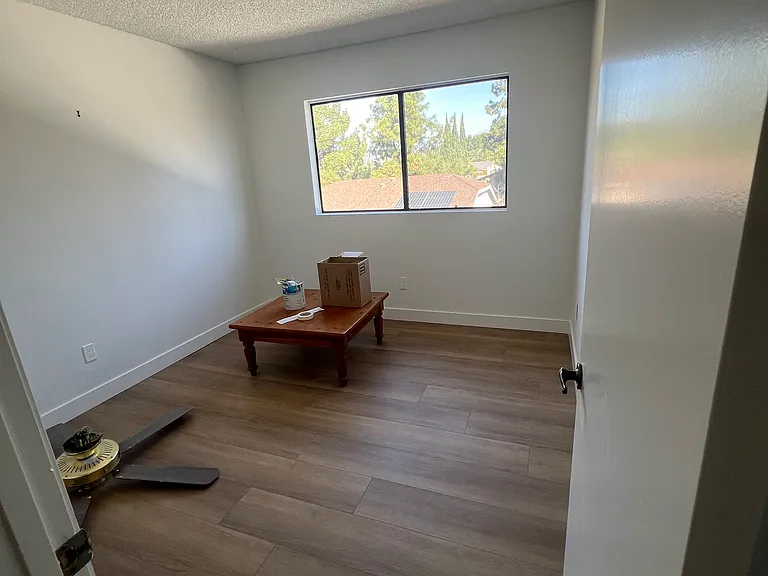 20737 Roscoe Blvd — Photo 9