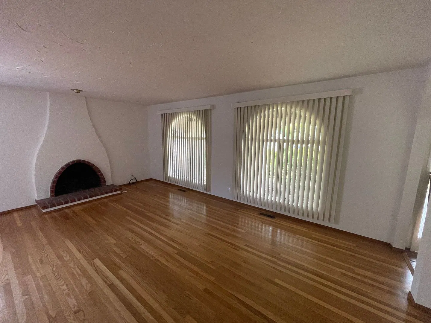 Spacious 4-Bedroom Spanish Style Home for Rent! — Photo 3