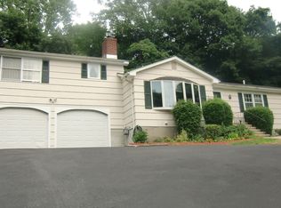 154 Carroll Rd, Fairfield, CT 06824