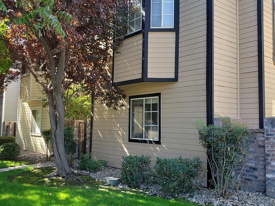 2nd image of 454 Golf Cir E
