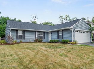 30W220 Huntington Dr, Warrenville, IL