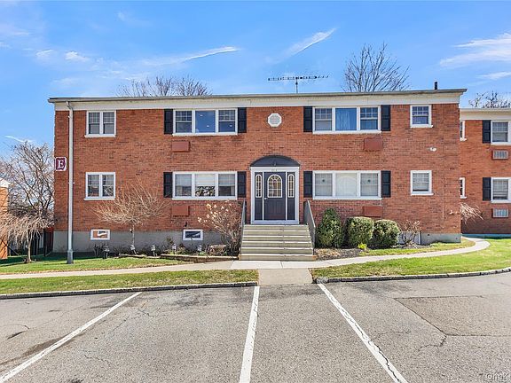 2nd image of 1879 Crompond Road #E4