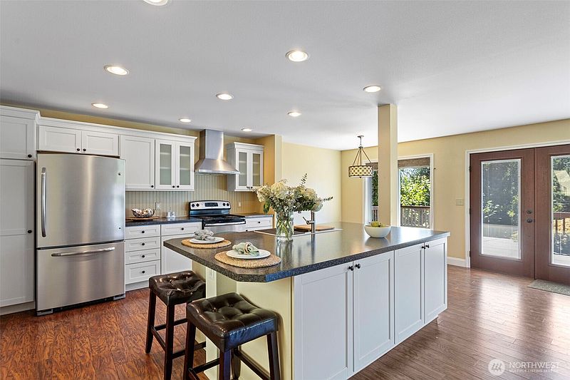 3rd image of 6234 NE 182nd Street