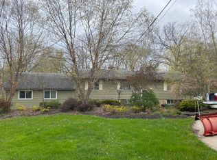 8638 Lewis Rd, Olmsted Falls, OH 44138