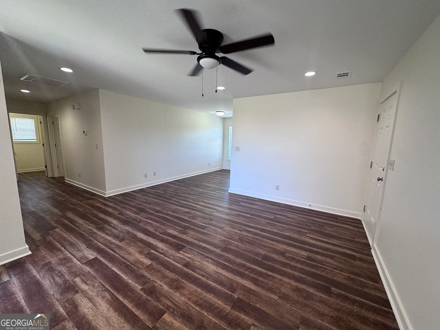 3 bed, 2.0 bath, 1104 sqft, $1,450 — Photo 3