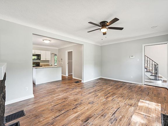 5th image of 1734 Catalina Ave