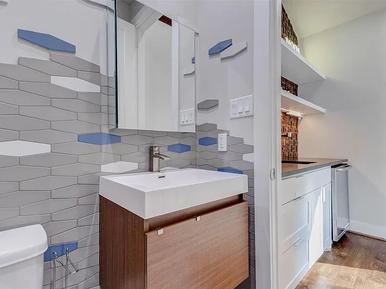 5410 Valerie St — Photo 42