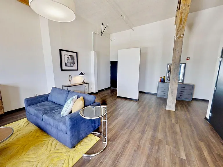Landmark Lofts Apartments — Photo 33