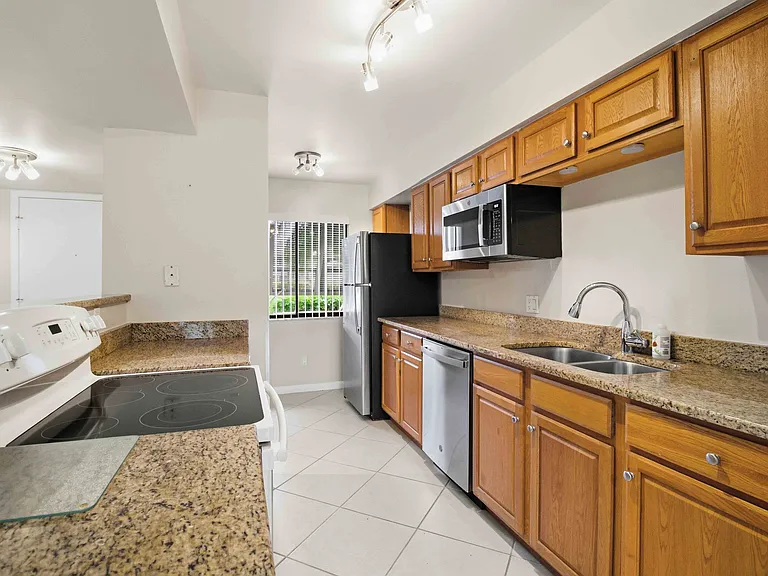4620 Longwater Chase #4620 — Photo 5