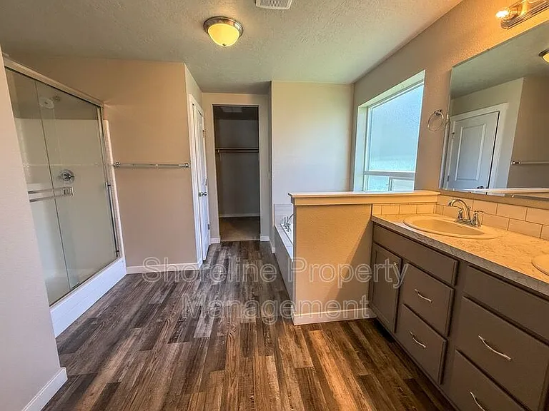 19304 Geneva Way — Photo 32