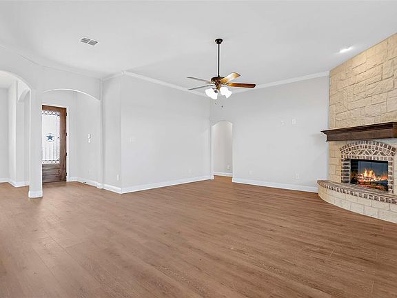 4th image of 4682 Christie Ave