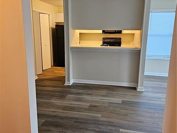 4th image of 663 Bartons Landing Pl APT 9