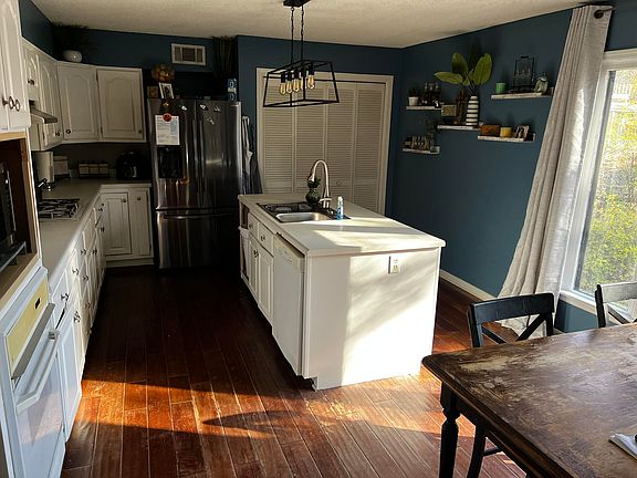 3rd image of 2355 Penbrook Pl