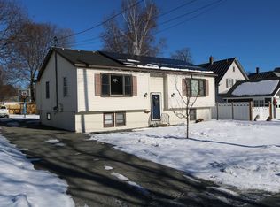 53 Hawthorn St, Hartford, VT 05047