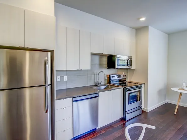 686 SE Spokane St #2, Portland, OR 97202