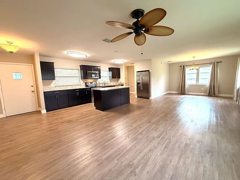 513 Balfour Dr — Photo 9
