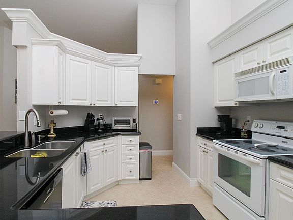 5th image of 700 Lambton Ln