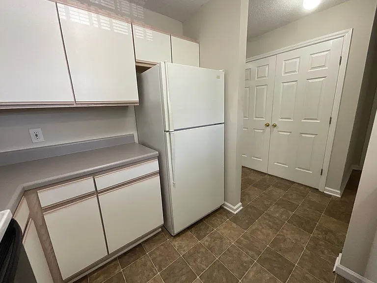Meridian Park Apartments — Photo 36