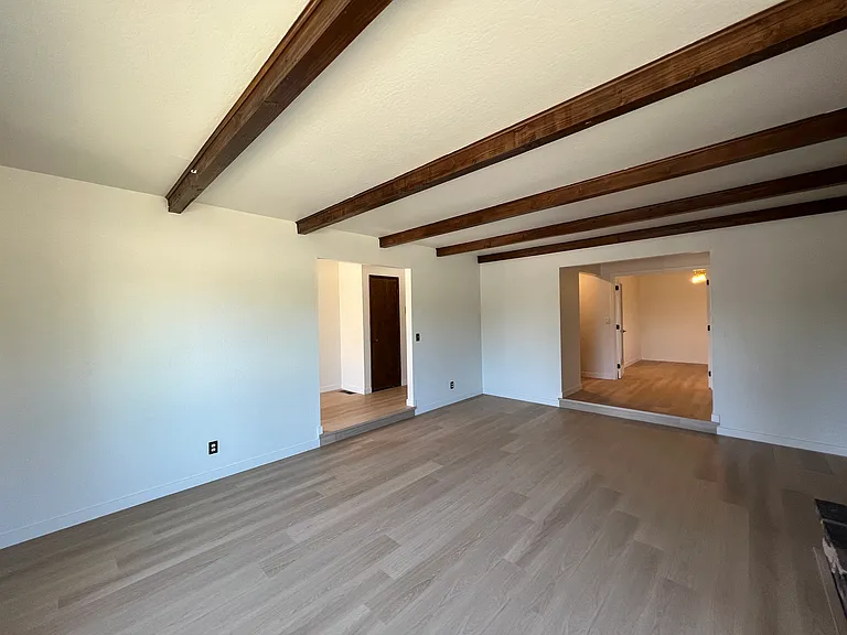 701 Bay St — Photo 8