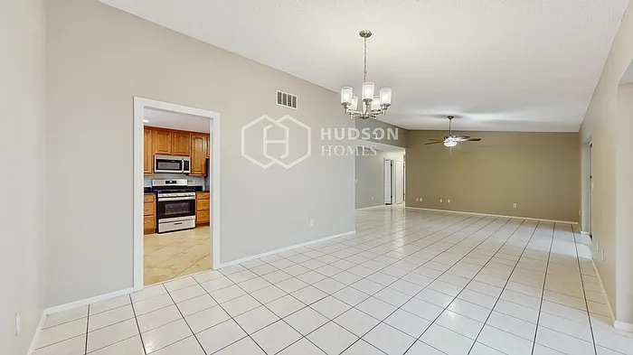 7719 Clubhouse Estates Dr — Photo 10
