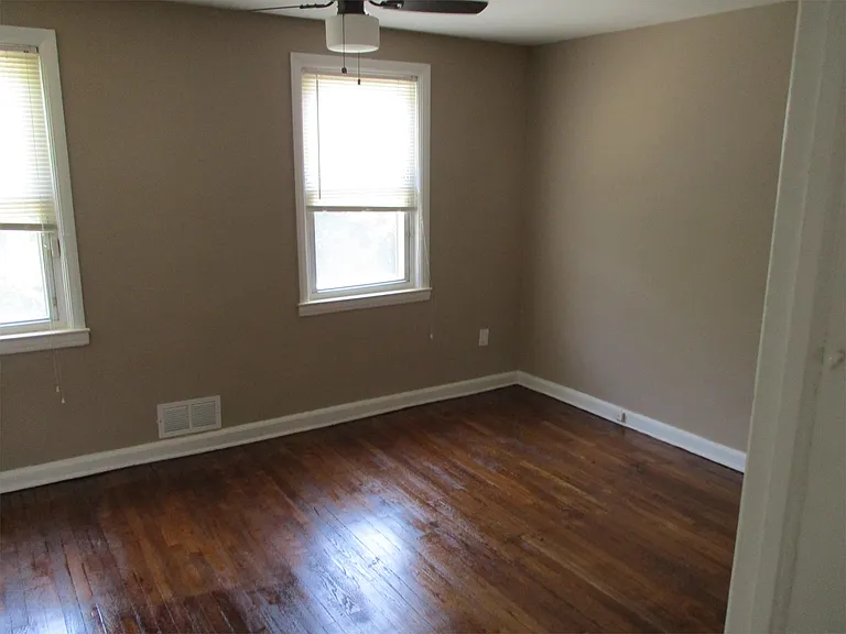 4404 Mountview Rd — Photo 7
