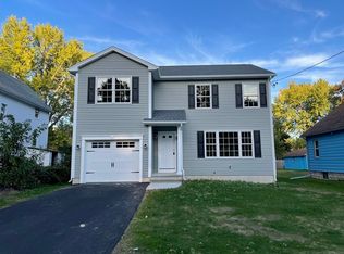 35 Boyer St, Springfield, MA 01109