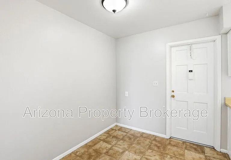 3934 E Piccadilly Rd #9 — Photo 5