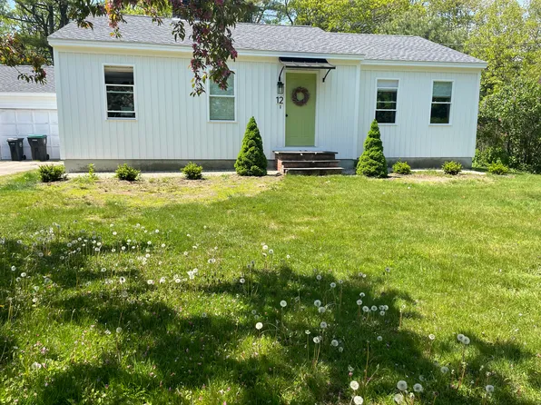 12 Woodside Dr, Kennebunk, ME 04043
