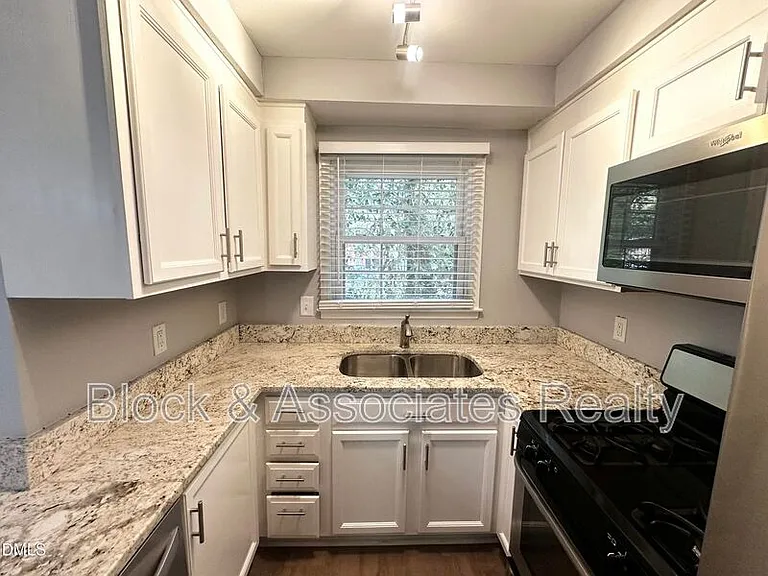 4808 Blue Bird Ct #D — Photo 16