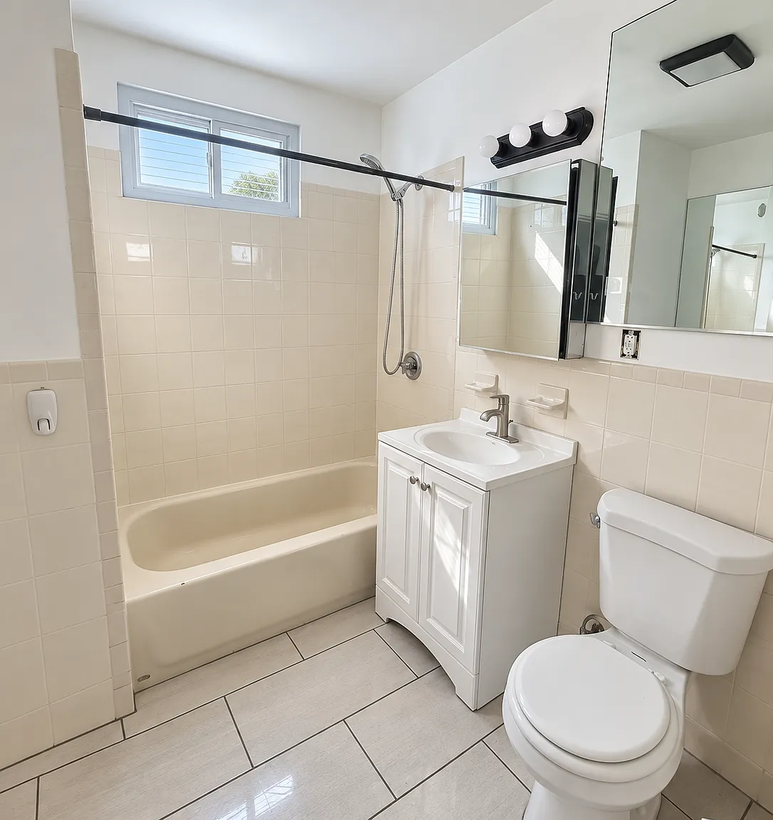 3 bed, 1206 sqft, $3,000 — Photo 3