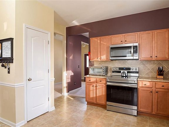 4th image of 104 Edgewood Ct
