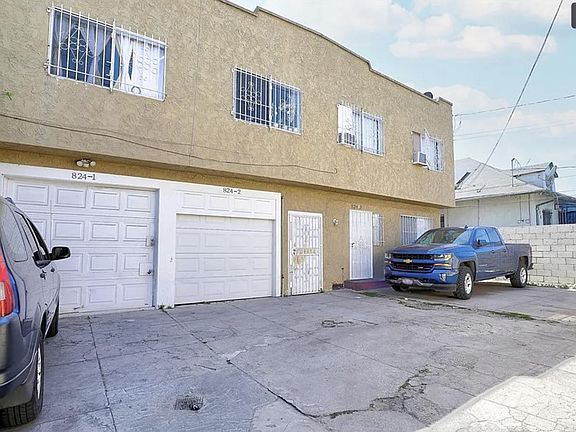 3rd image of 822 W 43rd Pl