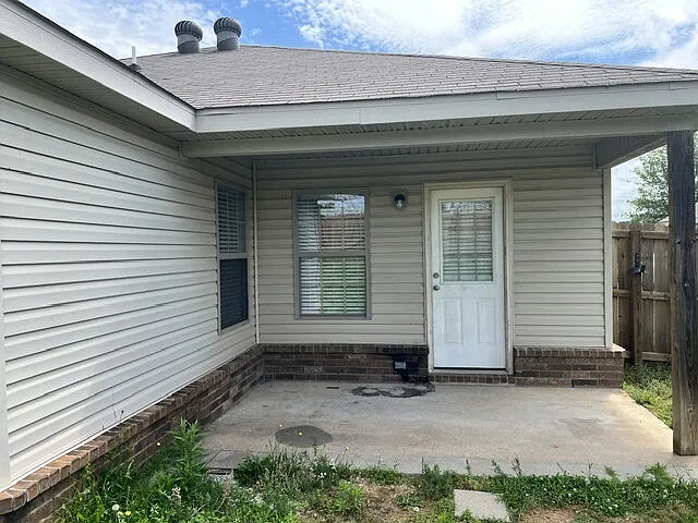217 Regency Dr — Photo 15