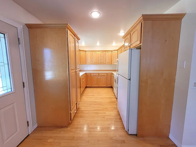 625 1/2 Marine Dr — Photo 12
