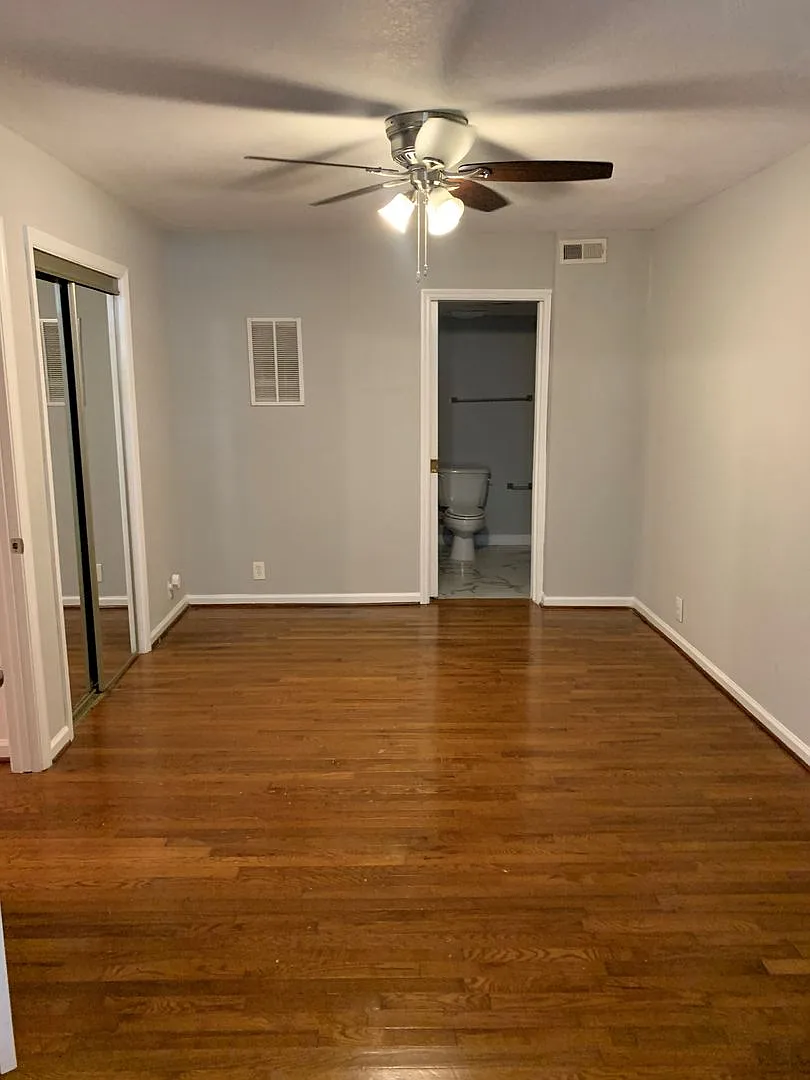 Camilla Court — Photo 1
