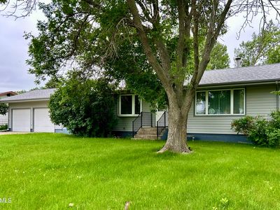 806 2nd St E, McClusky, ND, 58463