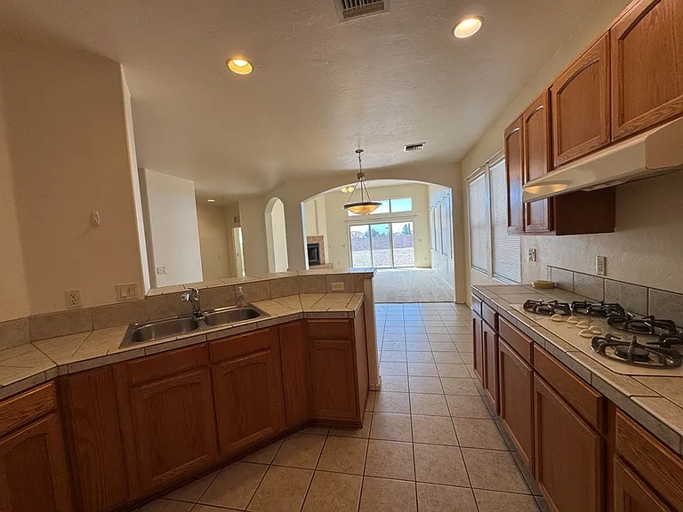 3603 Plaza De La Rosa — Photo 7