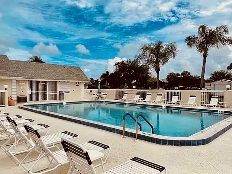1566 SE Royal Green Cir #V203 — Photo 12