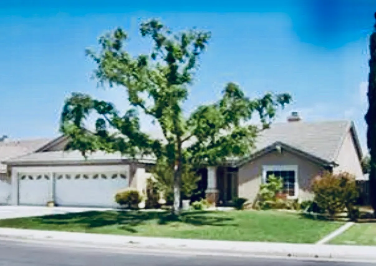 4 bed, 2049 sqft, $2,500 — Photo 1