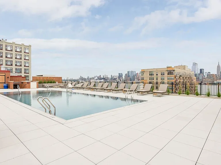 1400 Hudson St #424 — Photo 8