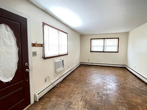4th image of 21 Brookfield Ave