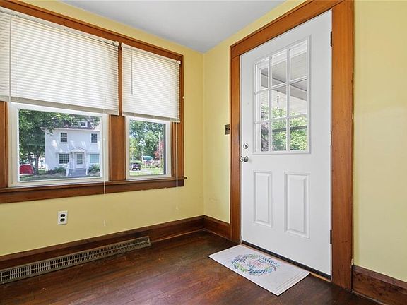 4th image of 323 W Park Ave
