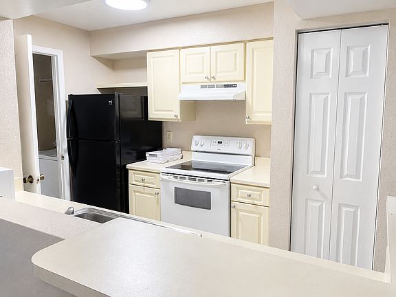 4th image of 3008 Parkway Blvd APT 305