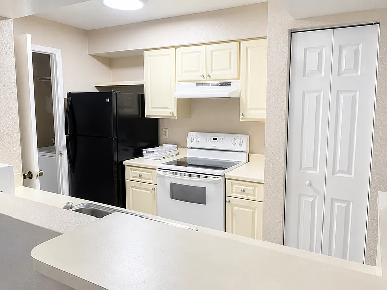3008 Parkway Blvd #305 — Photo 4