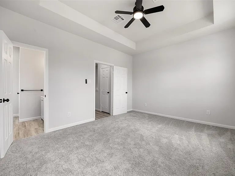 8 Donna Ct #B — Photo 22