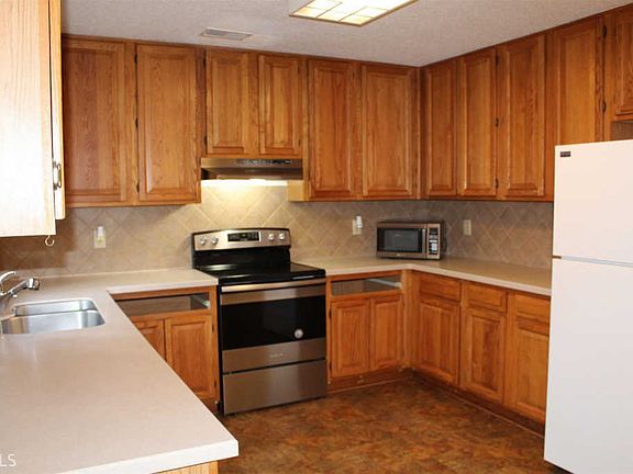 5th image of 45 Leah Dr