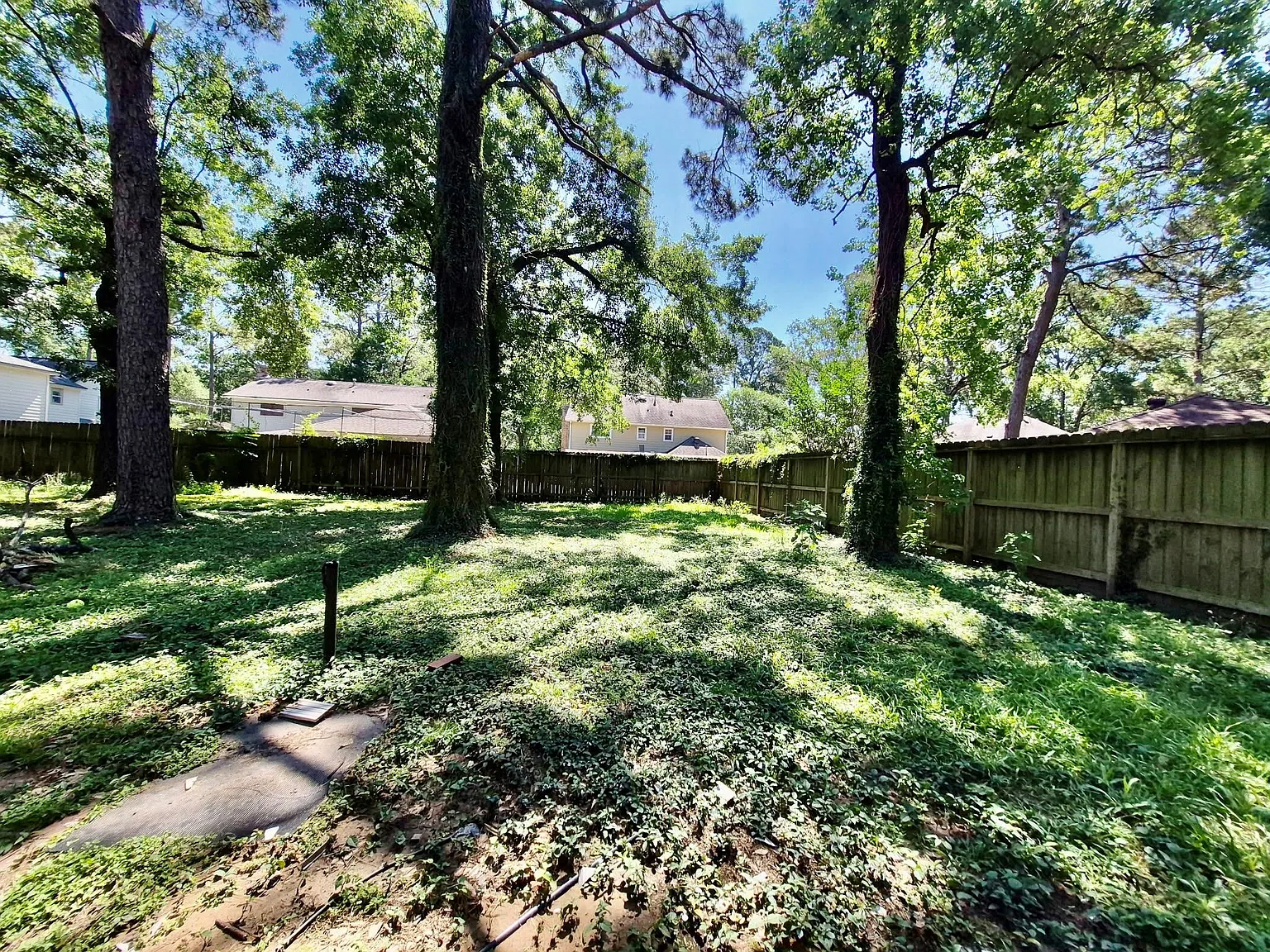 4 bed, 2.5 bath, 2296 sqft, $2,295 — Photo 3