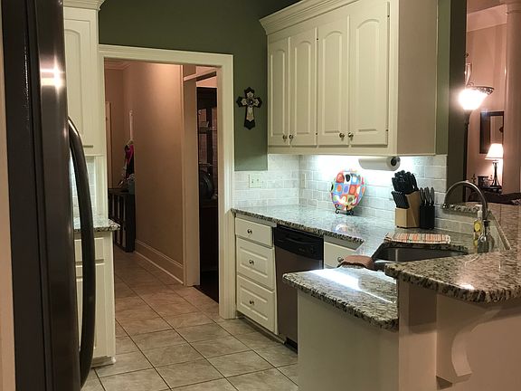 5th image of 589 Clubhouse Dr