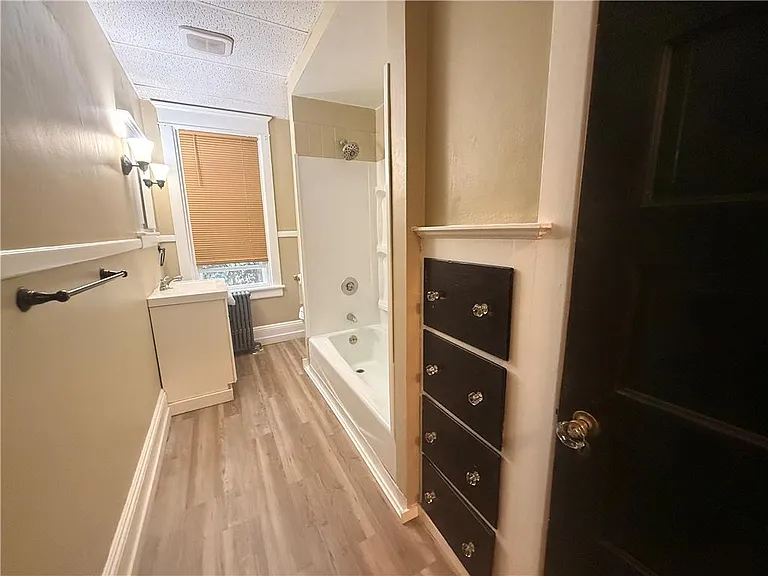 943 Center St #2 — Photo 7