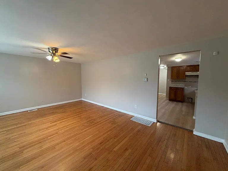 10306 S Corliss Ave — Photo 6